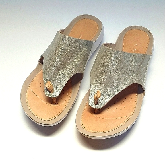 Clarks Shoes - Clark's Leather Silver Metallic Toe Thong Sandals